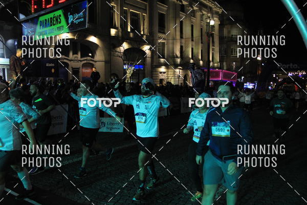 Buy your photos of the eventS�o Silvestre Porto 2019 on Fotop
