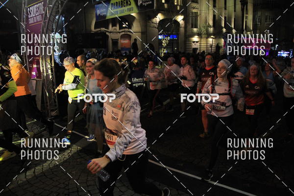 Buy your photos of the eventS�o Silvestre Porto 2019 on Fotop