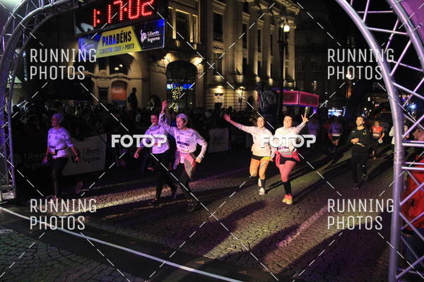 Buy your photos of the eventS�o Silvestre Porto 2019 on Fotop