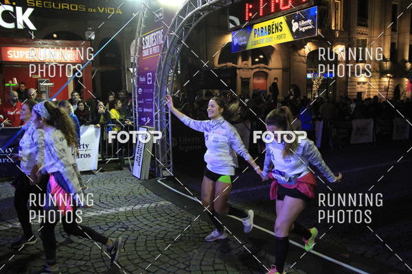 Buy your photos of the eventS�o Silvestre Porto 2019 on Fotop