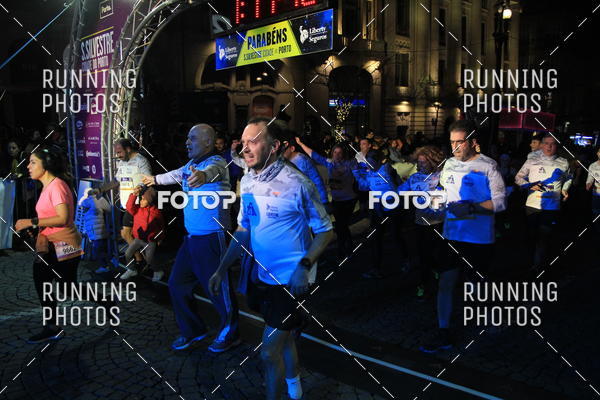 Buy your photos of the eventS�o Silvestre Porto 2019 on Fotop