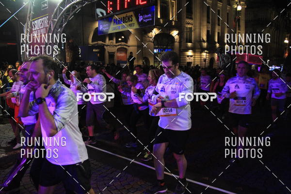 Buy your photos of the eventS�o Silvestre Porto 2019 on Fotop