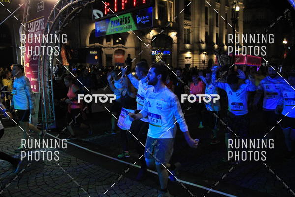 Buy your photos of the eventS�o Silvestre Porto 2019 on Fotop