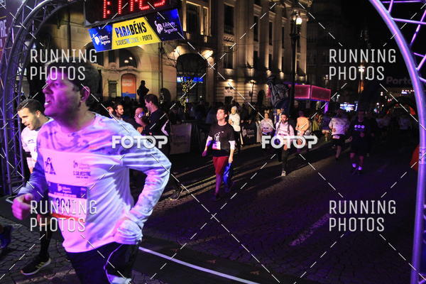 Buy your photos of the eventS�o Silvestre Porto 2019 on Fotop