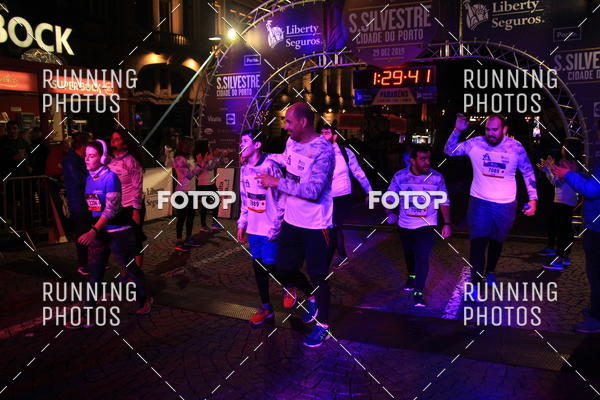 Buy your photos of the eventS�o Silvestre Porto 2019 on Fotop