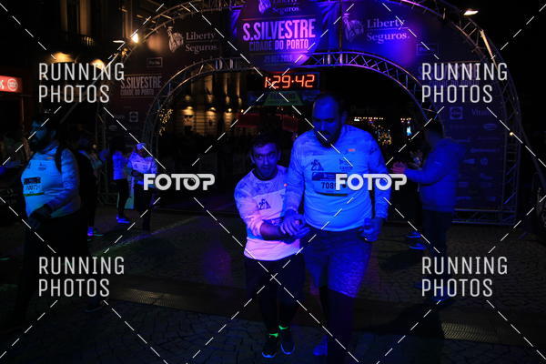 Buy your photos of the eventS�o Silvestre Porto 2019 on Fotop