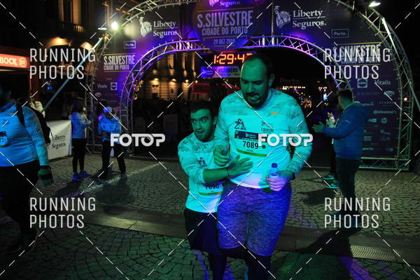 Buy your photos of the eventS�o Silvestre Porto 2019 on Fotop