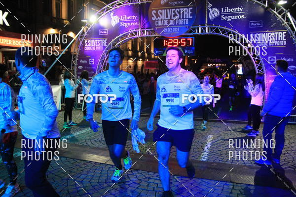 Buy your photos of the eventS�o Silvestre Porto 2019 on Fotop