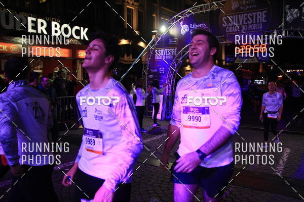 Buy your photos of the eventS�o Silvestre Porto 2019 on Fotop