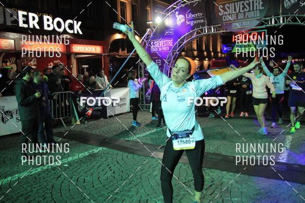 Buy your photos of the eventS�o Silvestre Porto 2019 on Fotop