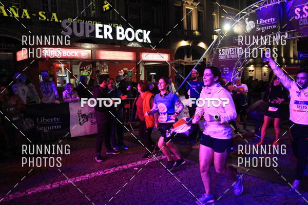 Buy your photos of the eventS�o Silvestre Porto 2019 on Fotop