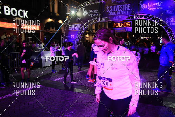 Buy your photos of the eventS�o Silvestre Porto 2019 on Fotop
