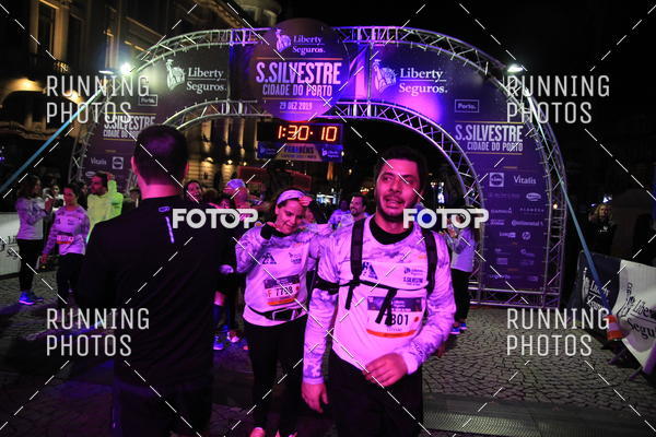 Buy your photos of the eventS�o Silvestre Porto 2019 on Fotop