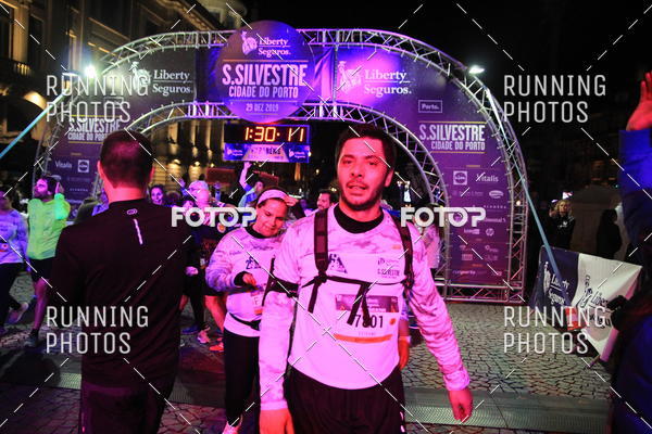 Buy your photos of the eventS�o Silvestre Porto 2019 on Fotop
