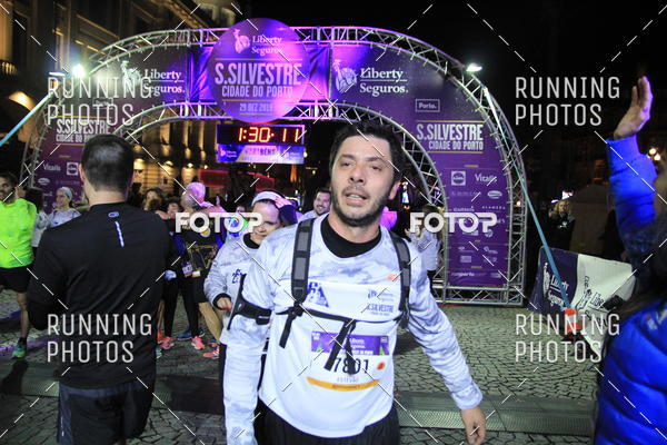 Buy your photos of the eventS�o Silvestre Porto 2019 on Fotop