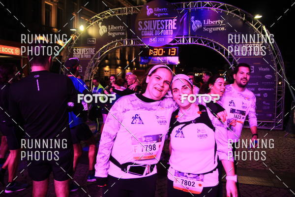 Buy your photos of the eventS�o Silvestre Porto 2019 on Fotop