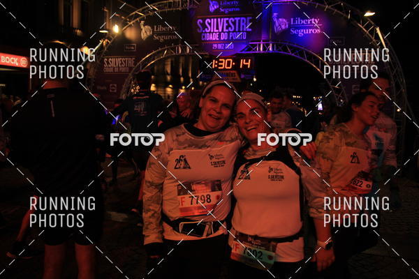 Buy your photos of the eventS�o Silvestre Porto 2019 on Fotop