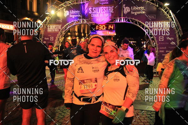 Buy your photos of the eventS�o Silvestre Porto 2019 on Fotop