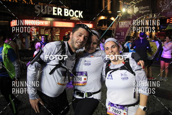 Buy your photos of the eventS�o Silvestre Porto 2019 on Fotop