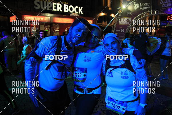 Buy your photos of the eventS�o Silvestre Porto 2019 on Fotop