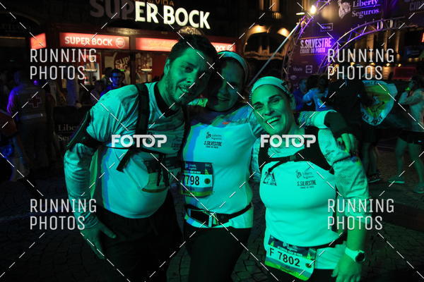 Buy your photos of the eventS�o Silvestre Porto 2019 on Fotop