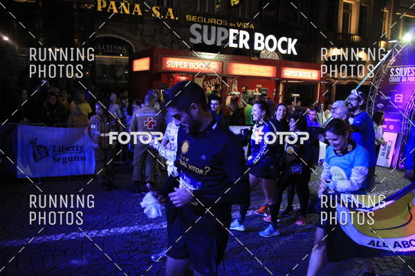 Buy your photos of the eventS�o Silvestre Porto 2019 on Fotop