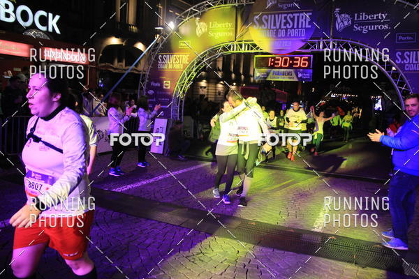 Buy your photos of the eventS�o Silvestre Porto 2019 on Fotop