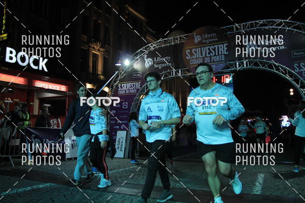 Buy your photos of the eventS�o Silvestre Porto 2019 on Fotop