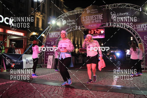 Buy your photos of the eventS�o Silvestre Porto 2019 on Fotop