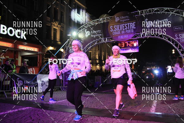 Buy your photos of the eventS�o Silvestre Porto 2019 on Fotop