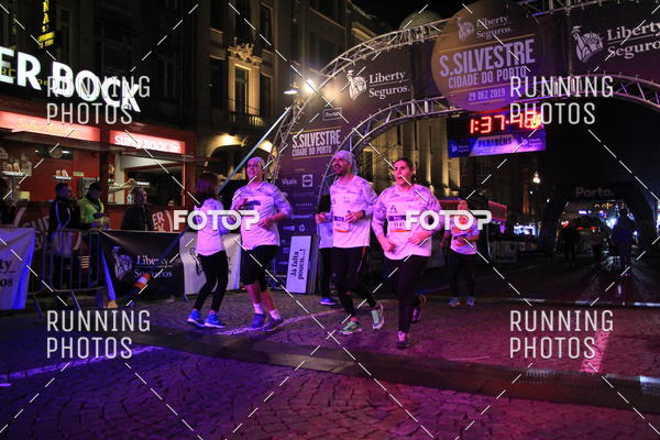 Buy your photos of the eventS�o Silvestre Porto 2019 on Fotop