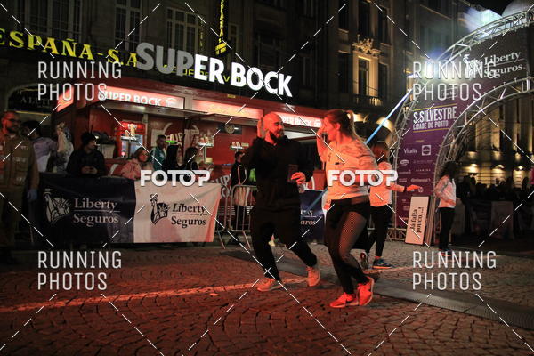 Buy your photos of the eventS�o Silvestre Porto 2019 on Fotop
