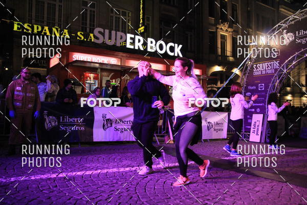 Buy your photos of the eventS�o Silvestre Porto 2019 on Fotop