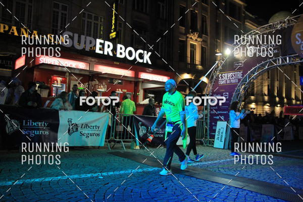 Buy your photos of the eventS�o Silvestre Porto 2019 on Fotop