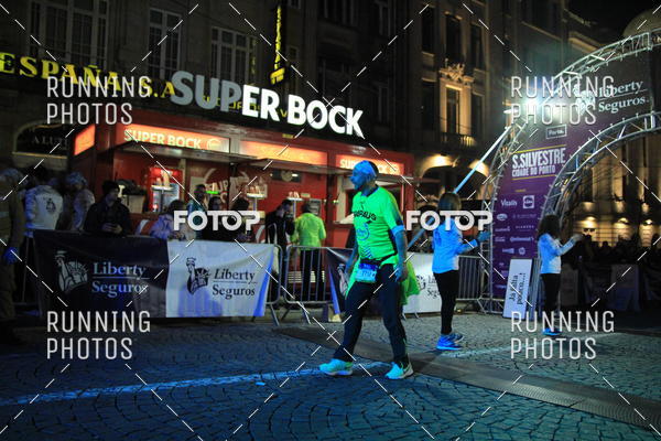 Buy your photos of the eventS�o Silvestre Porto 2019 on Fotop