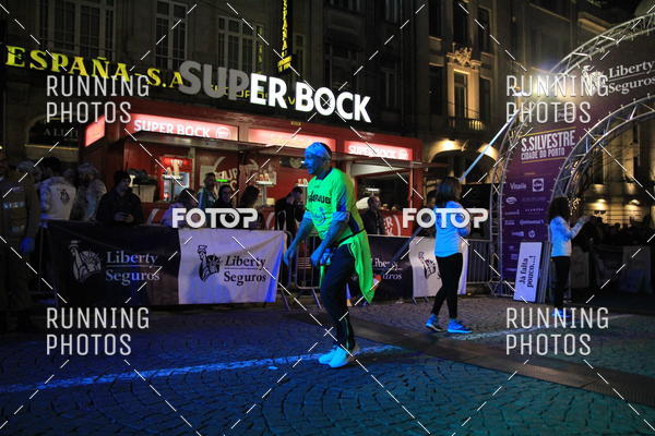 Buy your photos of the eventS�o Silvestre Porto 2019 on Fotop