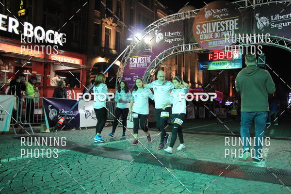 Buy your photos of the eventS�o Silvestre Porto 2019 on Fotop