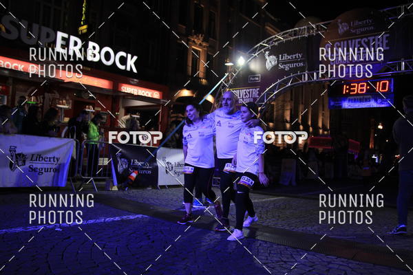 Buy your photos of the eventS�o Silvestre Porto 2019 on Fotop