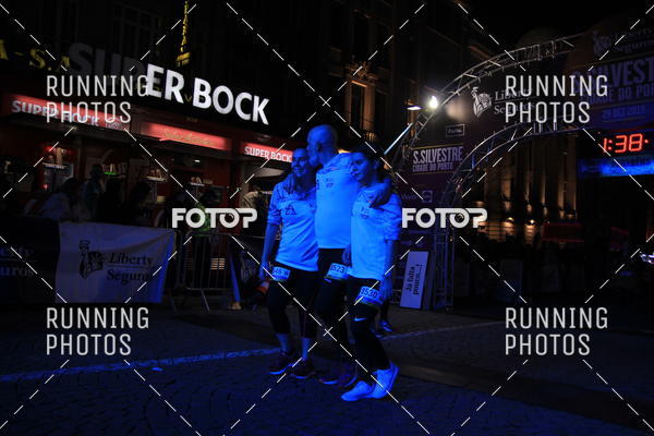 Buy your photos of the eventS�o Silvestre Porto 2019 on Fotop