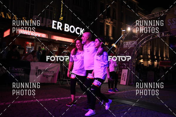 Buy your photos of the eventS�o Silvestre Porto 2019 on Fotop