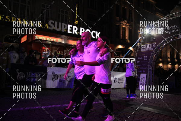 Buy your photos of the eventS�o Silvestre Porto 2019 on Fotop