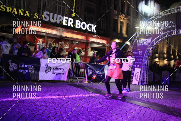 Buy your photos of the eventS�o Silvestre Porto 2019 on Fotop