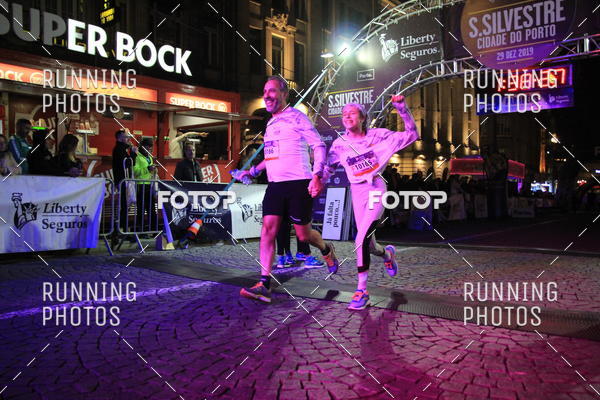 Buy your photos of the eventS�o Silvestre Porto 2019 on Fotop
