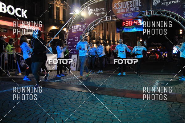 Buy your photos of the eventS�o Silvestre Porto 2019 on Fotop