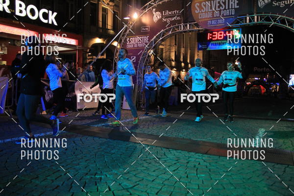 Buy your photos of the eventS�o Silvestre Porto 2019 on Fotop