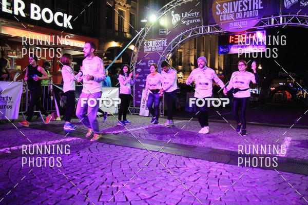 Buy your photos of the eventS�o Silvestre Porto 2019 on Fotop