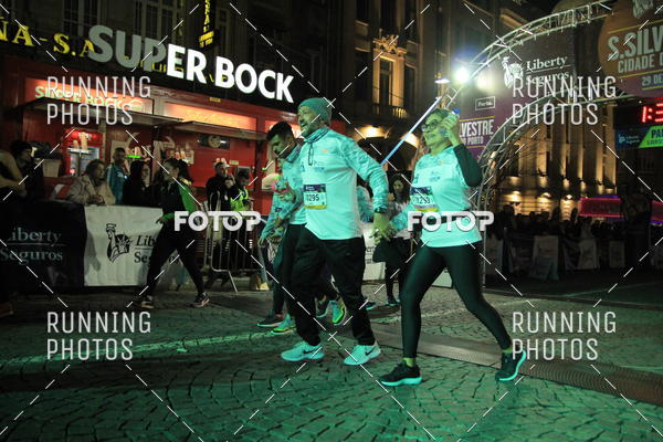 Buy your photos of the eventS�o Silvestre Porto 2019 on Fotop