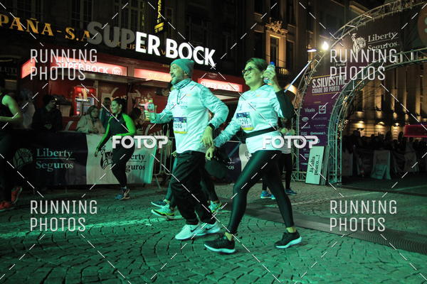 Buy your photos of the eventS�o Silvestre Porto 2019 on Fotop