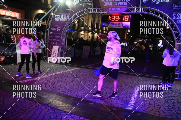Buy your photos of the eventS�o Silvestre Porto 2019 on Fotop