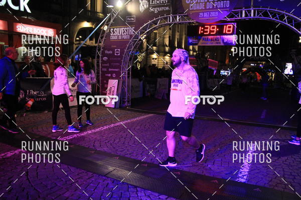 Buy your photos of the eventS�o Silvestre Porto 2019 on Fotop